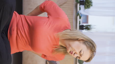 Vertical-video-of-Woman-with-Back-Pain.